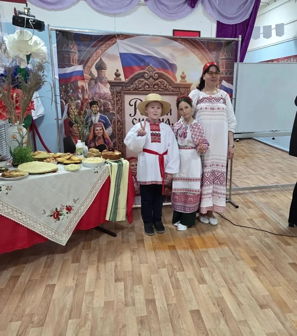 «И только в единстве сила России»: фестиваль дружбы народов прошел в Тургеневской школе «И только в единстве сила России»: фестиваль дружбы народов прошел в Тургеневской школе