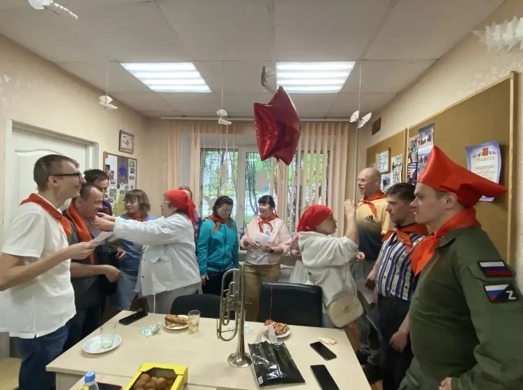 В Обществе инвалидов Советского района прошла «пионерская вечеринка» В Обществе инвалидов Советского района прошла «пионерская вечеринка»