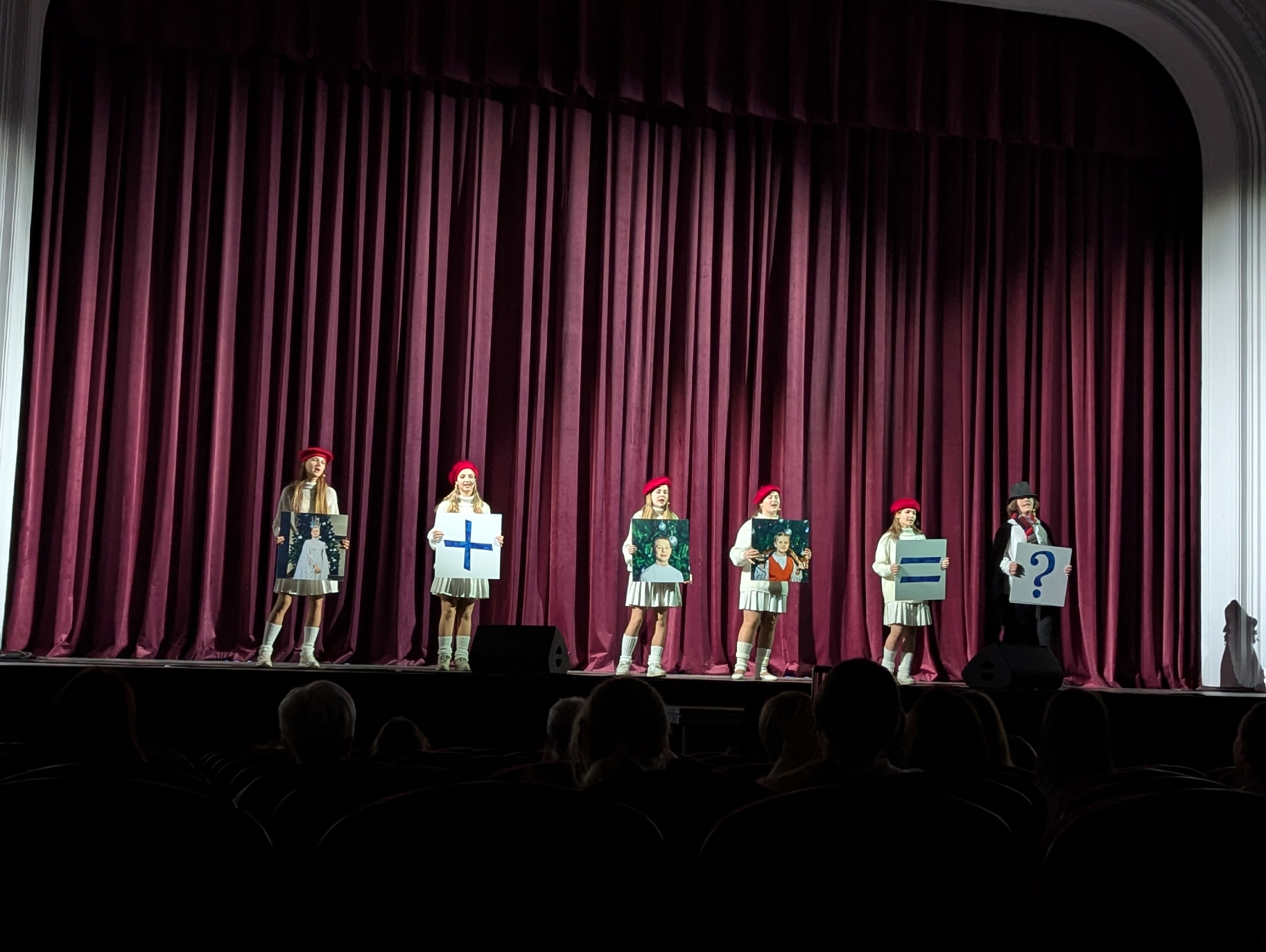 Спектакль "Уравнение на всё равно" Спектакль "Уравнение на всё равно"