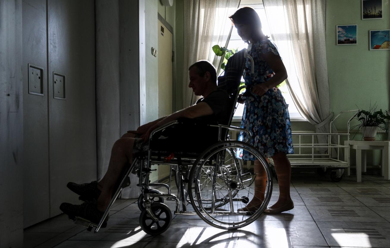 Ухаживающим за близкими с инвалидностью хотят давать 14 дней отпуска Ухаживающим за близкими с инвалидностью хотят давать 14 дней отпуска