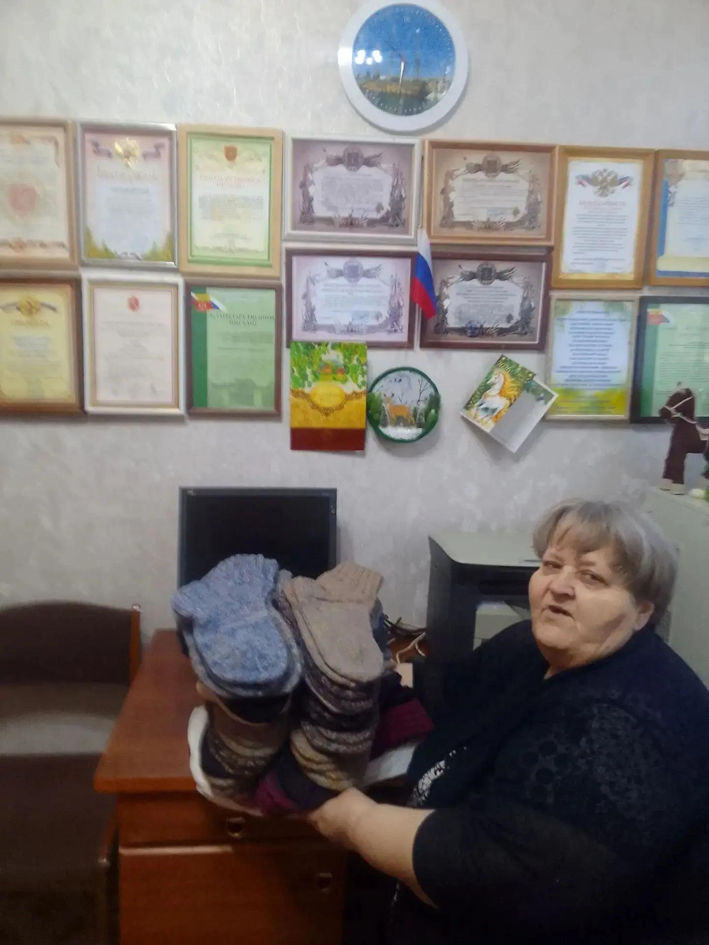 «Тепло материнских рук: как 200 пар носков от Ирины Шацкой согревают бойцов СВО» «Тепло материнских рук: как 200 пар носков от Ирины Шацкой согревают бойцов СВО»