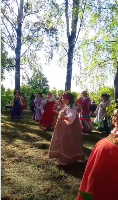 Троица в селе Апухтино: традиции, радость и наш задорный хоровод! 🌿 Троица в селе Апухтино: традиции, радость и наш задорный хоровод! 🌿