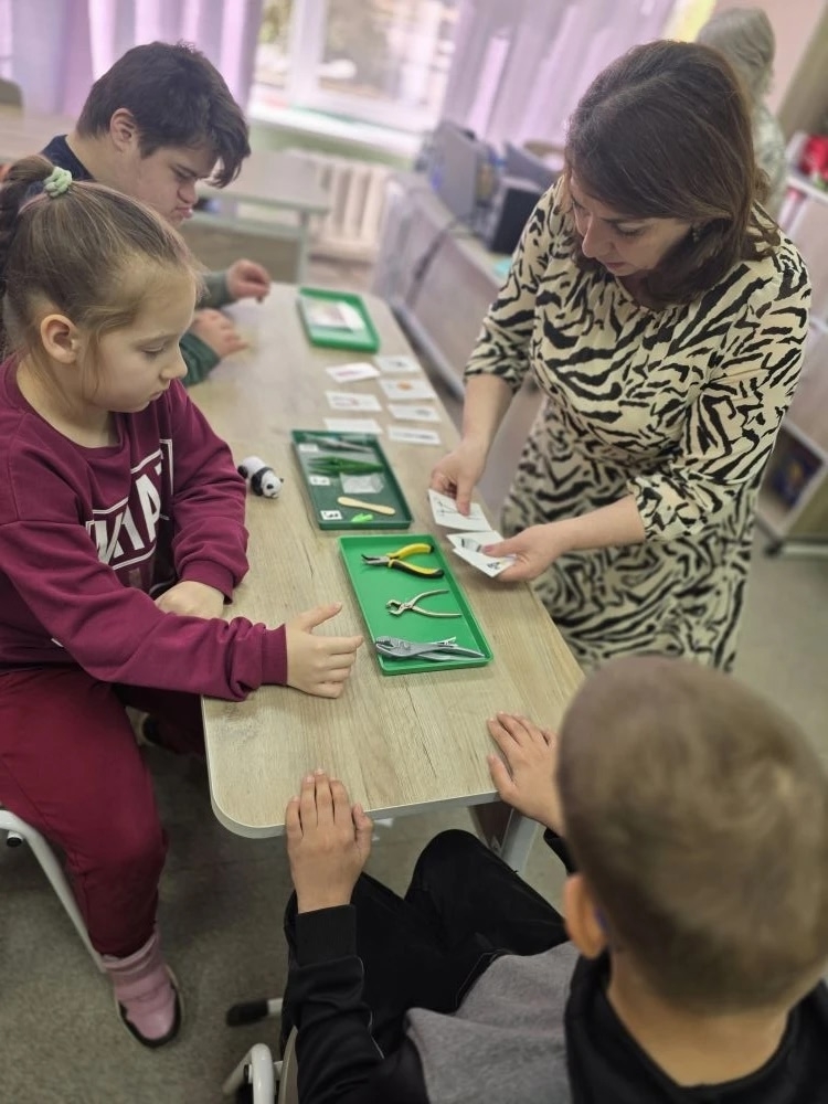 Занятие в Ботаническом саду на тему "Весенние птицы" и "Чей нос" Занятие в Ботаническом саду на тему "Весенние птицы" и "Чей нос"