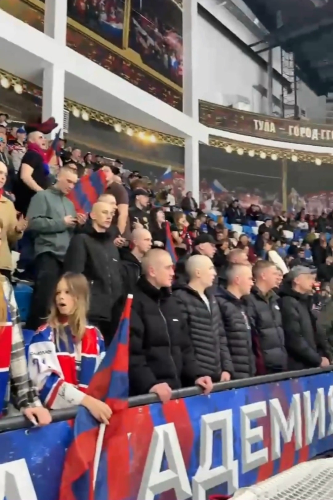 Поддержка хоккейного клуба «АКМ» в матче против «Спартака» Поддержка хоккейного клуба «АКМ» в матче против «Спартака»