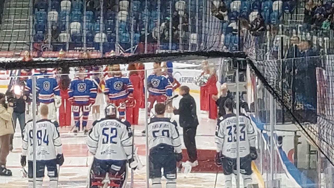 Тульский АКМ в хоккейном матче с Нижегородской хоккейной командой "Торпедо-Горький" Тульский АКМ в хоккейном матче с Нижегородской хоккейной командой "Торпедо-Горький"