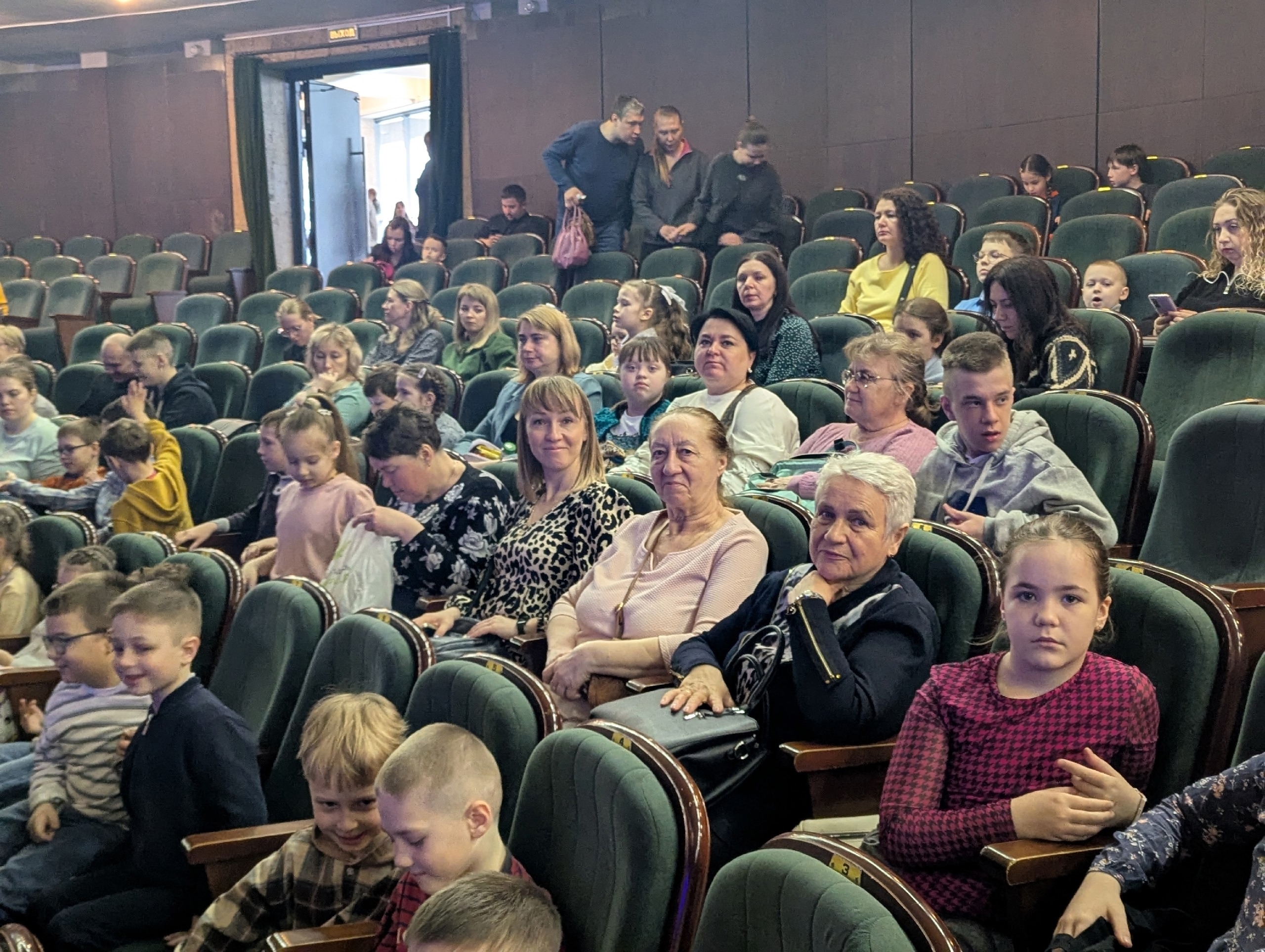 Спектакль, который согревает сердце: «Поросёнок и карасёнок» глазами зрителей Спектакль, который согревает сердце: «Поросёнок и карасёнок» глазами зрителей