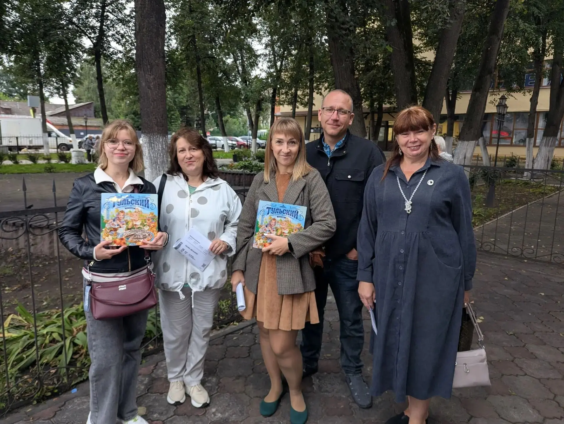 Члены Центральной г. Тулы РО ВОИ посетили спектакль «Двое на качелях» Члены Центральной г. Тулы РО ВОИ посетили спектакль «Двое на качелях»